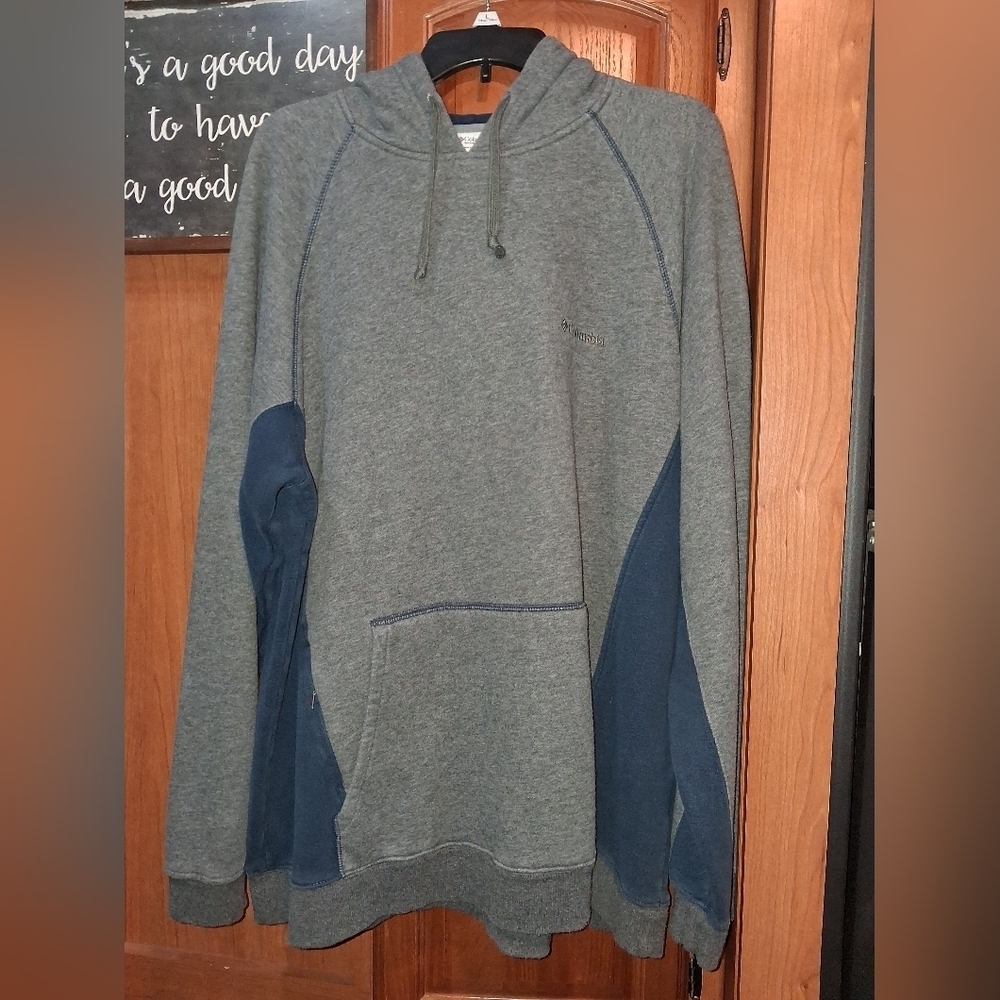 Columbia Mens XL Gray and Blue Hoodie With Kangaroo Pocket. EUC